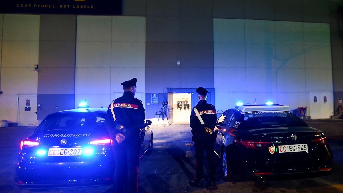 Policías en el centro comercial donde se produjo el ataque.