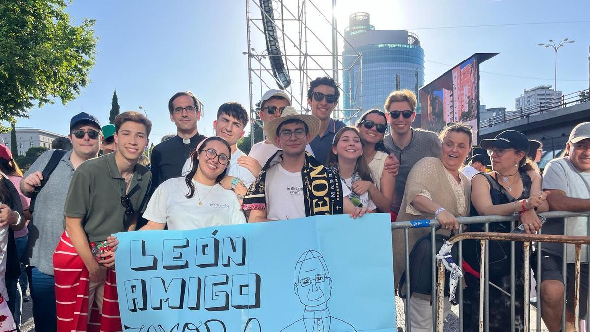 Los zamoranos, en primera fila esperando al papa León XIV en Madrid.
