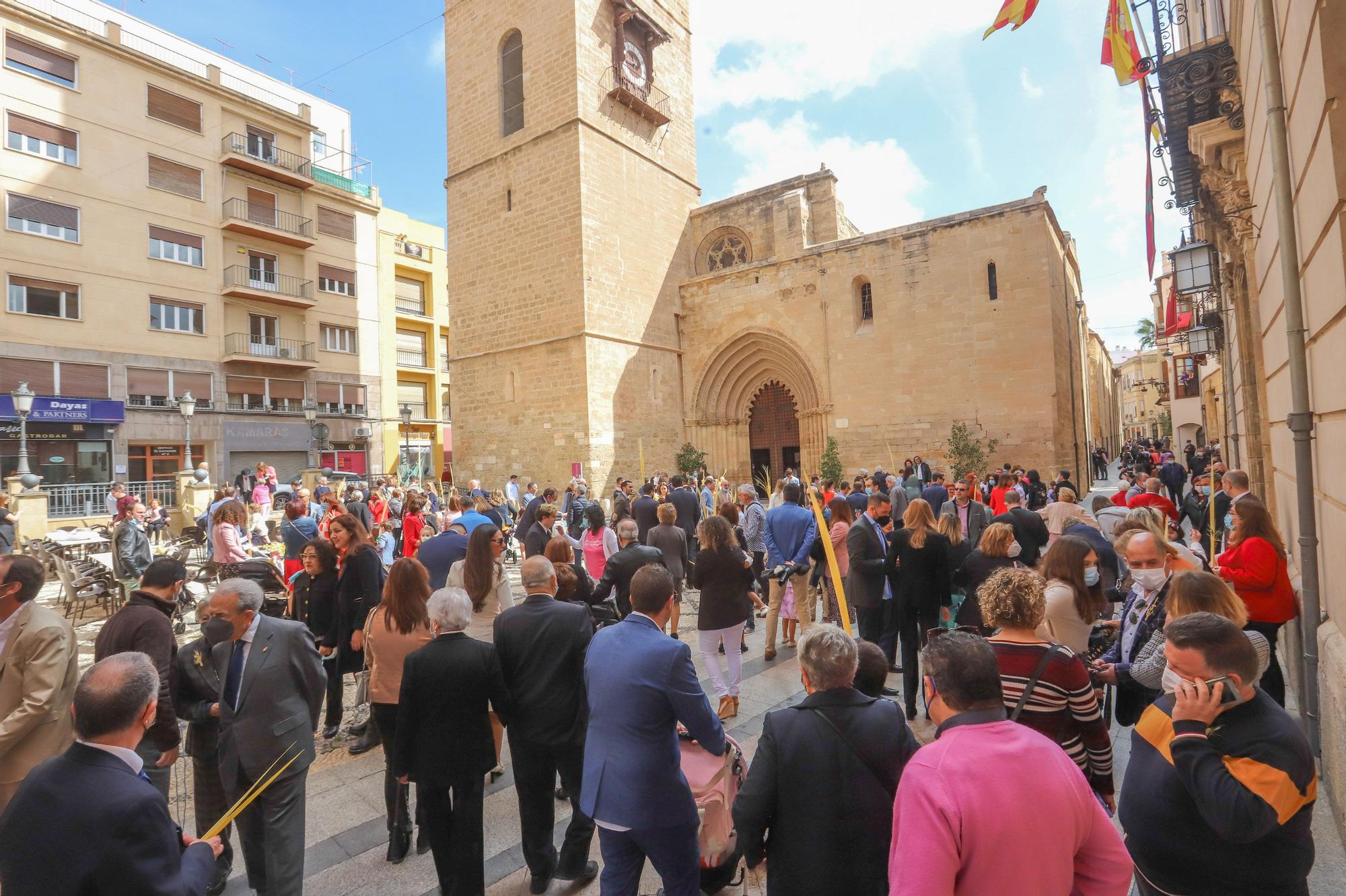 El obispo Munilla preside la procesión de las Palmas en Orihuela