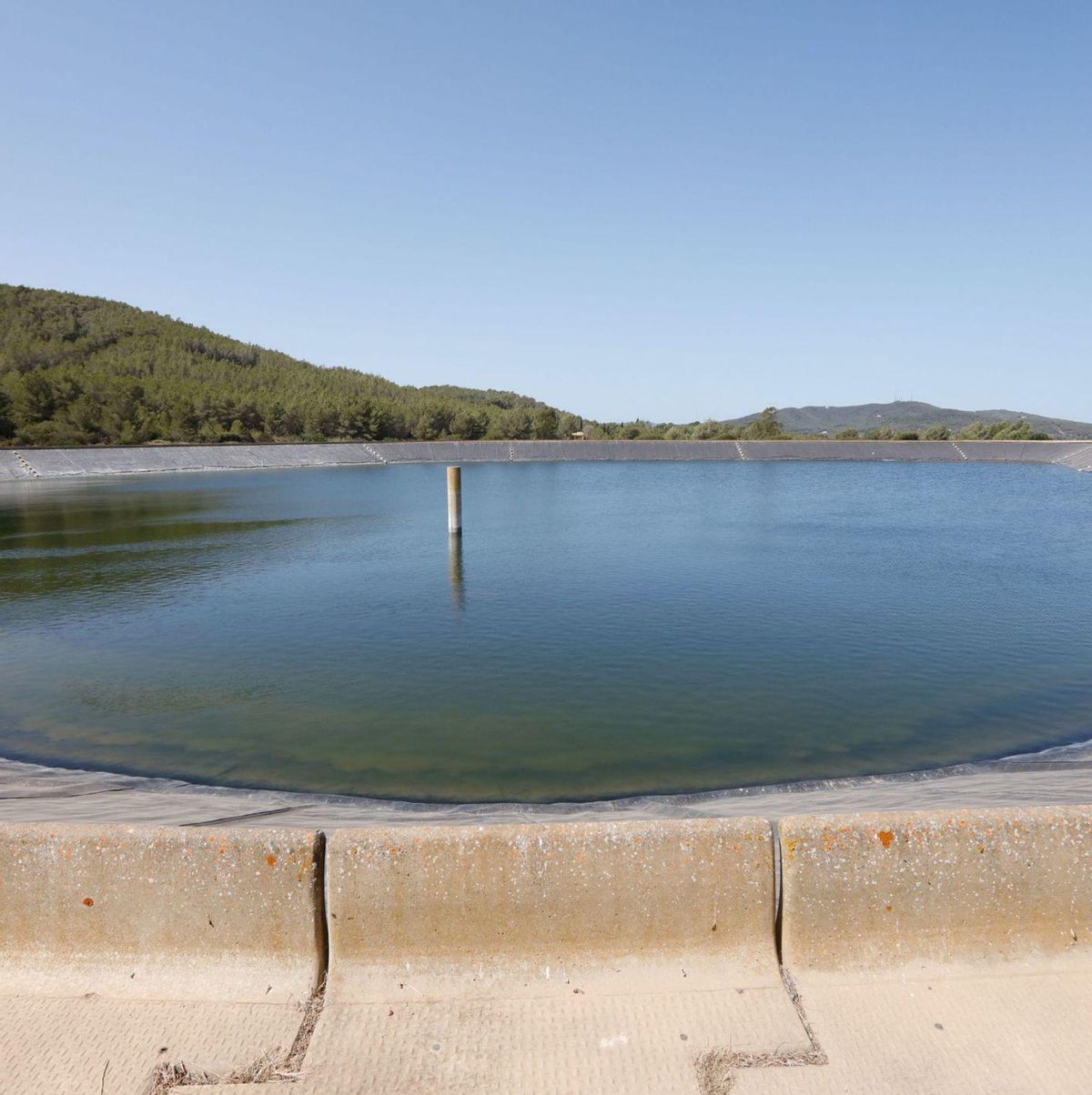 Agricultura en Ibiza: Temporada de ensayos de riego con la balsa de sa Rota