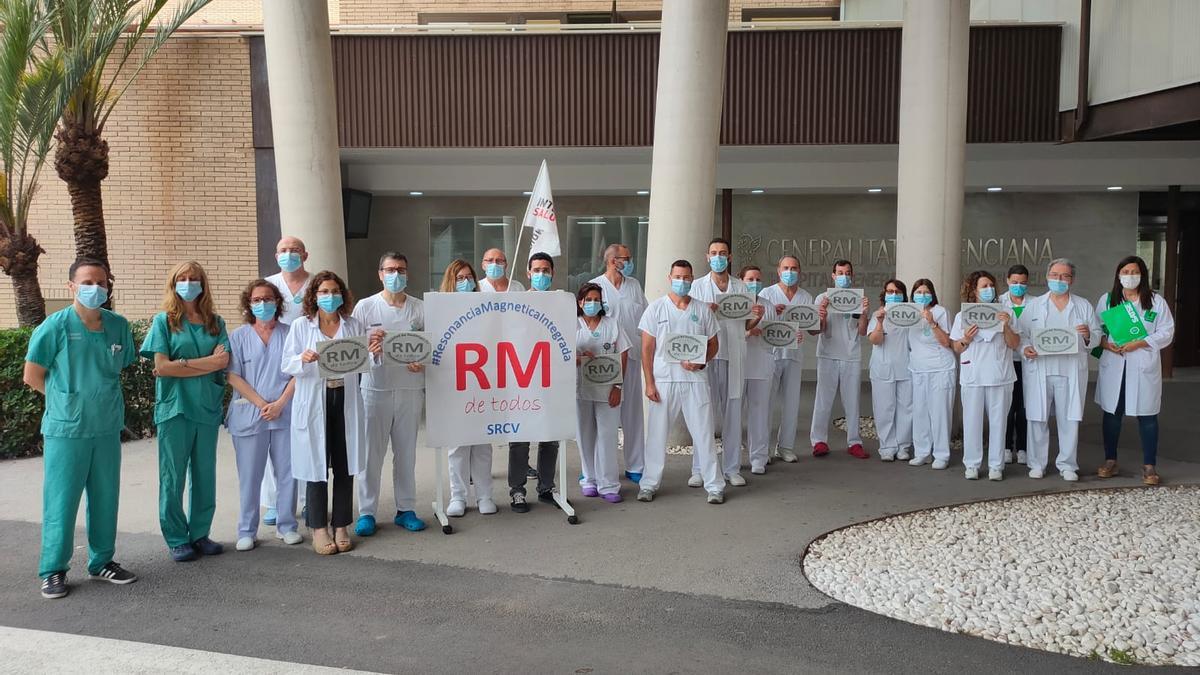 Protesta hoy del servicio de Radiología del Hospital General de Elche a las puertas del centro sanitario