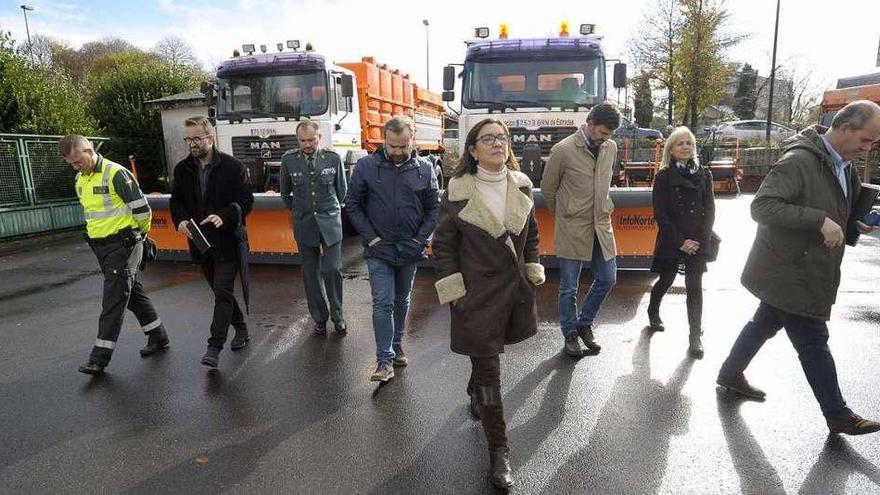 Larriba estuvo acompañada por representantes del gobierno de Lalín, de la Guardia Civil o de Carreteras. // Bernabé/Javier Lalín