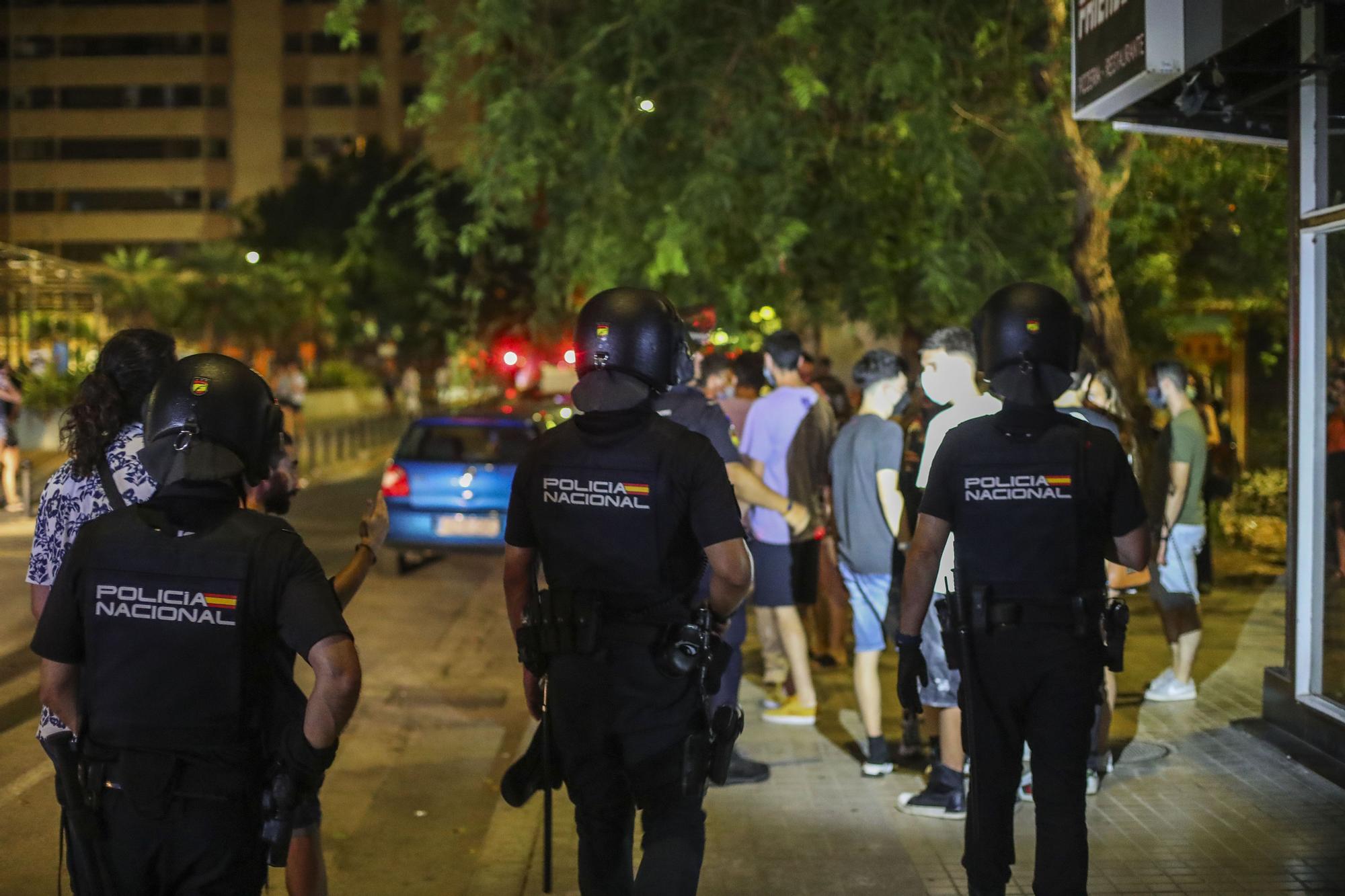 Controles antibotellón en València y cierre del ocio a las 00.00 horas