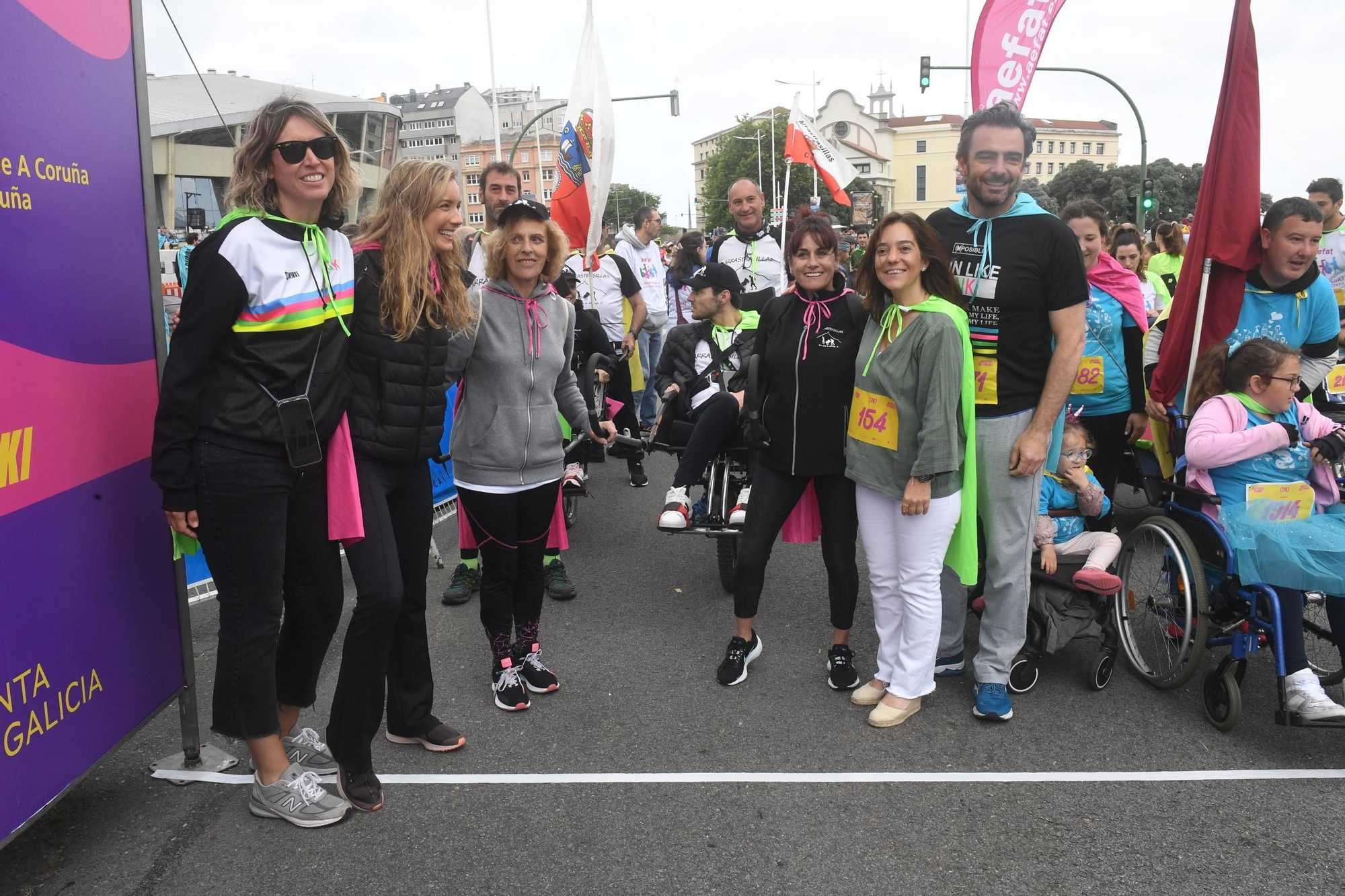 La carrera RUNKI, promovida por ENKI y Fundación Adcai inunda las calles de A Coruña con sus capas de superhéroes
