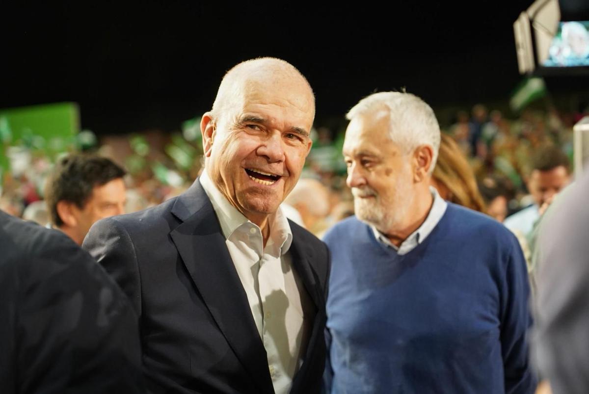 Manuel Chaves y José Antonio Griñán en el acto de cierre de campaña de María Jesús Montero.