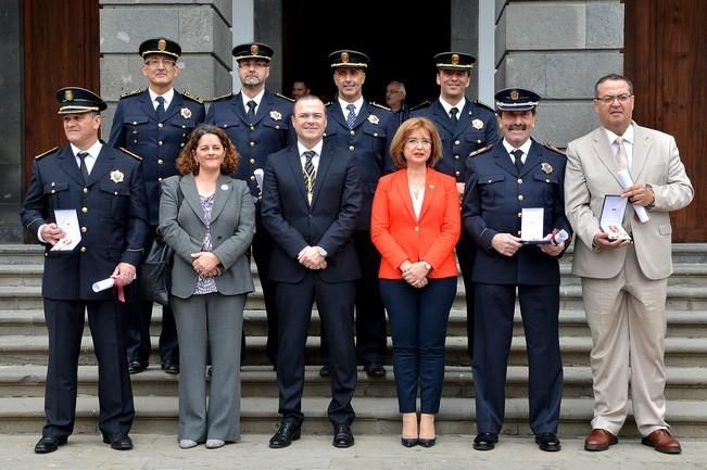 BOMBEROS HONORES DISTINCIONES