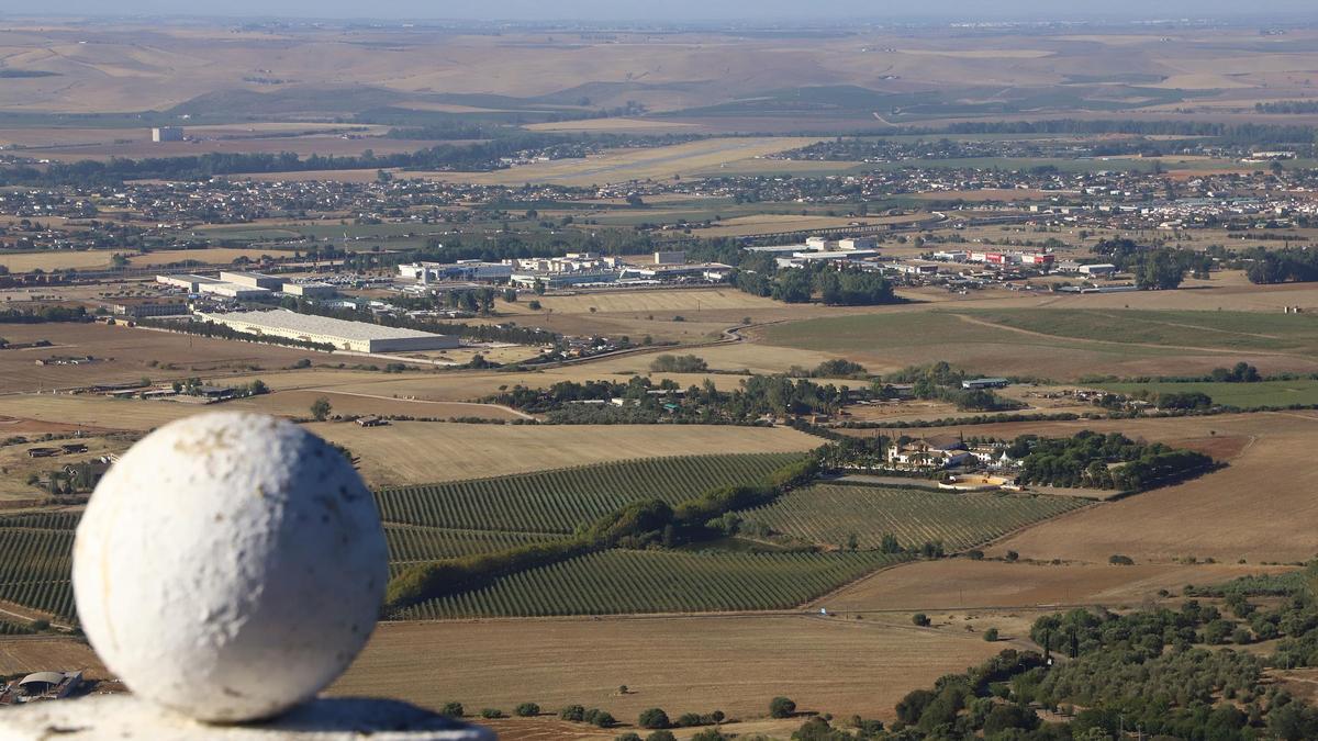 Los bomberos de Córdoba rescatan a un senderista deshidratado en plena ola de calor en el mirador de Las Ermitas