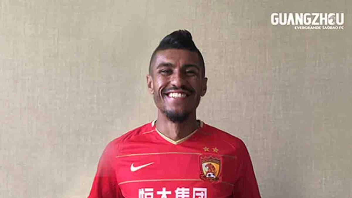 Paulinho, con la camiseta del Guangzhou