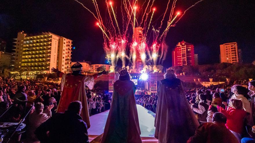 Benidorm brinda su noche más mágica con la llegada de los Reyes Magos