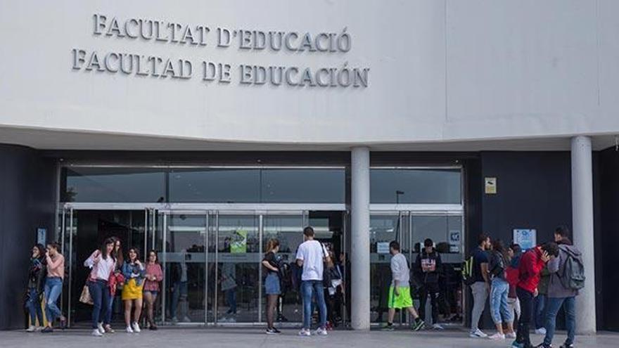 Los estudiantes de Maestro de Educación Primaria podrán simultanear a partir de segundo su grado con Humanidades o Filología Catalana