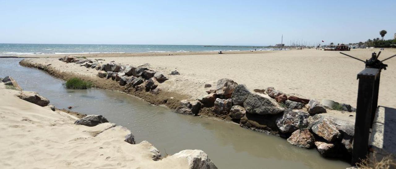 Búsqueda a contrarreloj del origen de los vertidos fecales en las playas