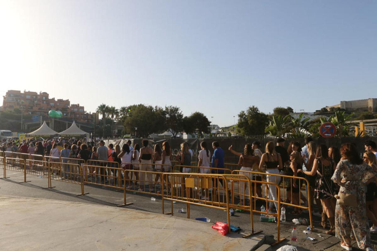 Gran expectación ante el único concierto de Jennifer Lopez en España. Se han formado largas colas hasta la apertura de las puertas del recinto del Marenostrum Castle Park, escenario del concierto.