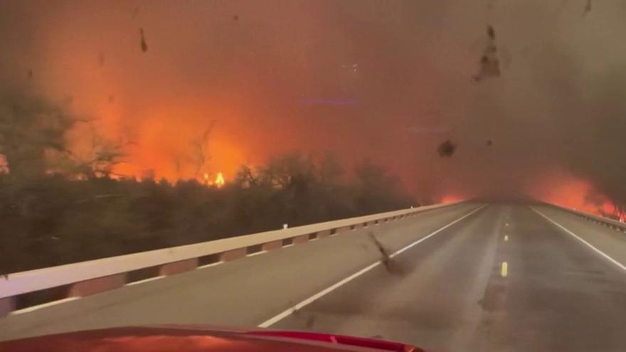 Diversos incendis descontrolats al nord de Texas mantenen en suspens la població