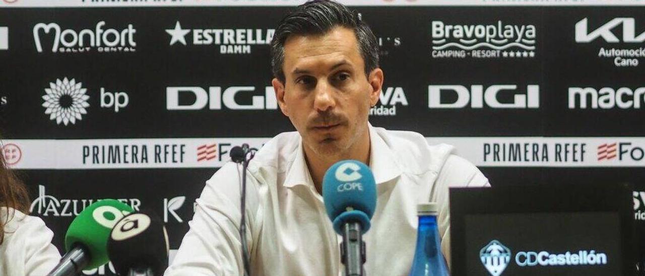 Bob Voulgaris, en una rueda de prensa en Castalia.