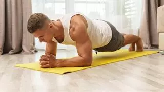 Qué ejercicios tienes que hacer para marcar los abdominales
