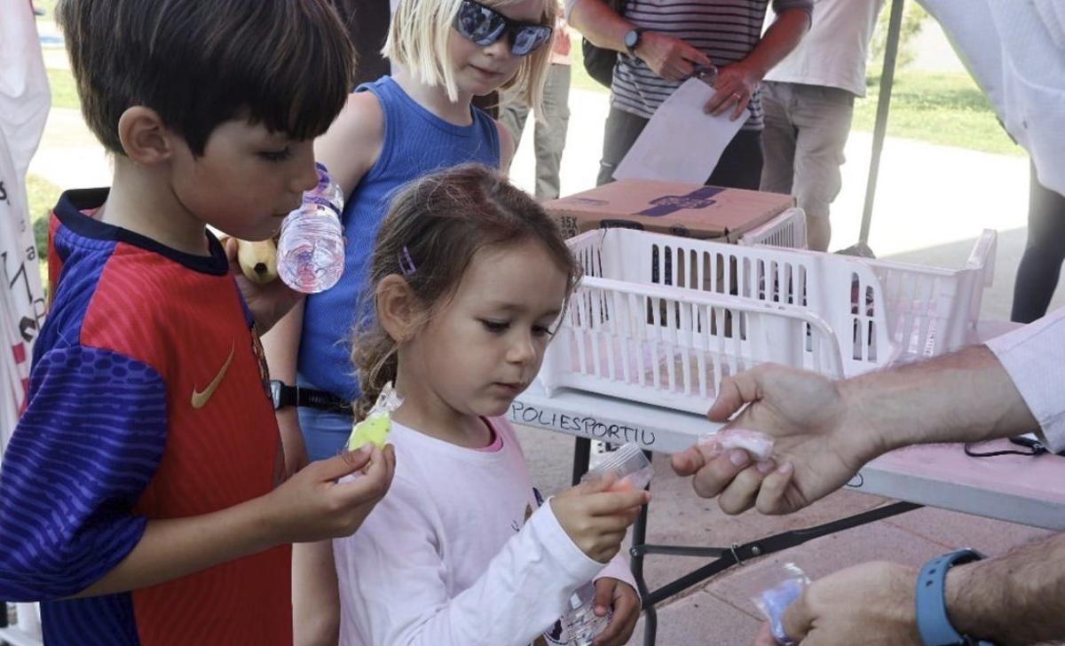 Varios niños en la I Cursa de Orientación de Sant Jordi, celebrada en 2025. |  | CREATHIOGROUP