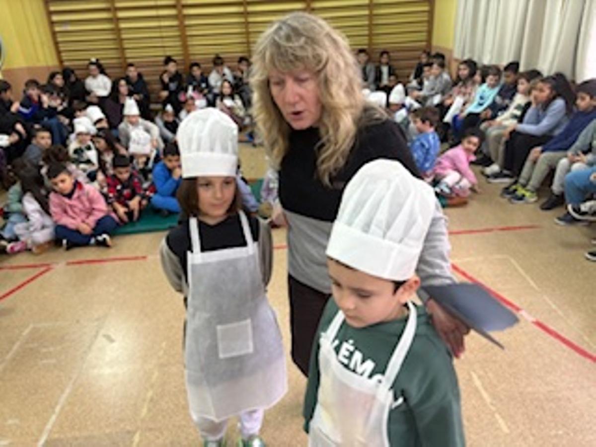 Mar Olid visita el colegio público El Coto de El Entrego