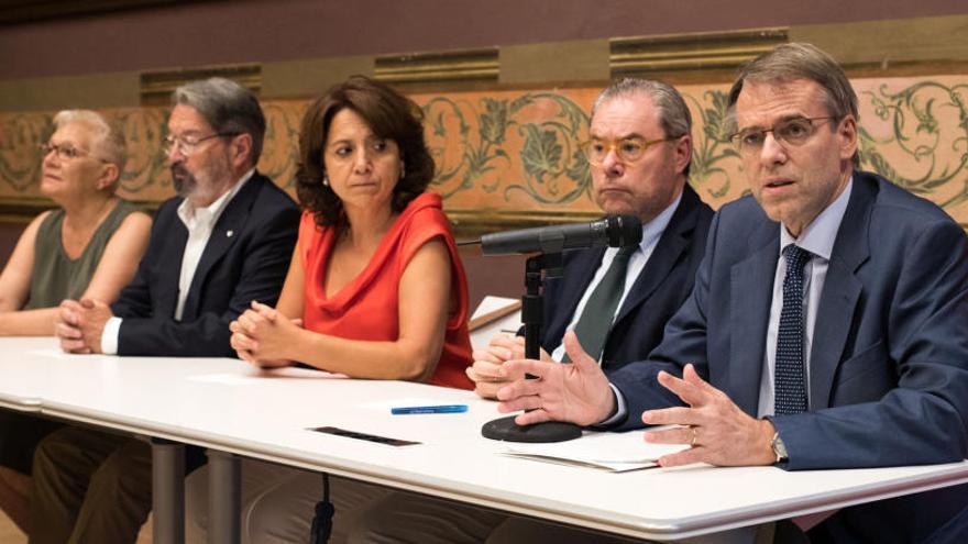 D&#039;esquerra a dreta: Mercè Rosich, Jordi Montaña, Anna Erra, Josep Arimany i Oriol Amat.