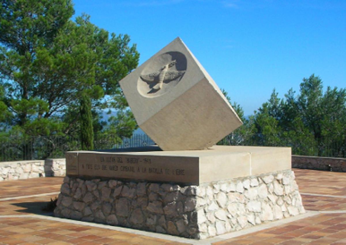 Monument en Commemoració i homenatge a les víctimes i combatents de la batalla de lEbre