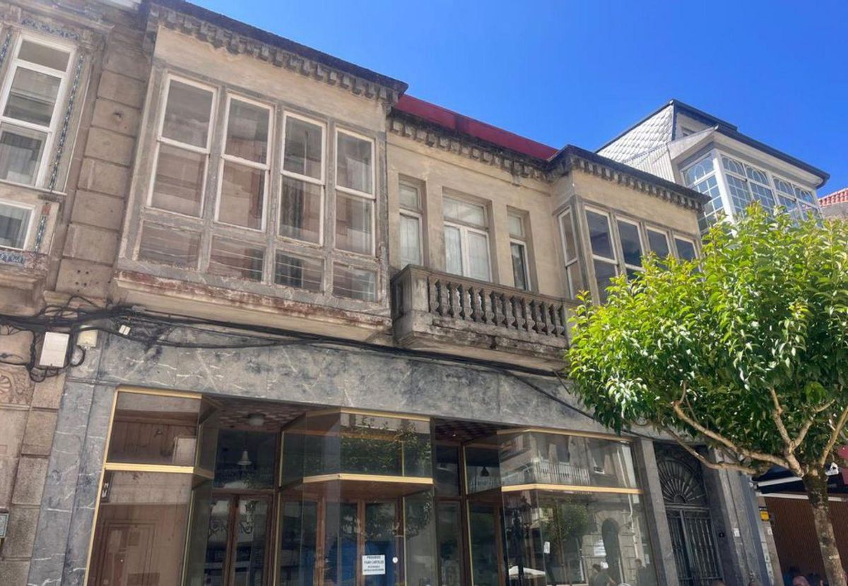 Edificio histórico en la milla de oro estradense.