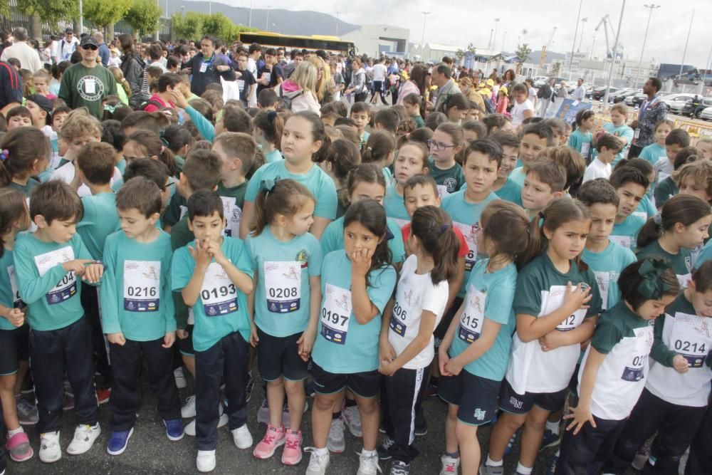 Los escolares asaltan la Escuela Naval