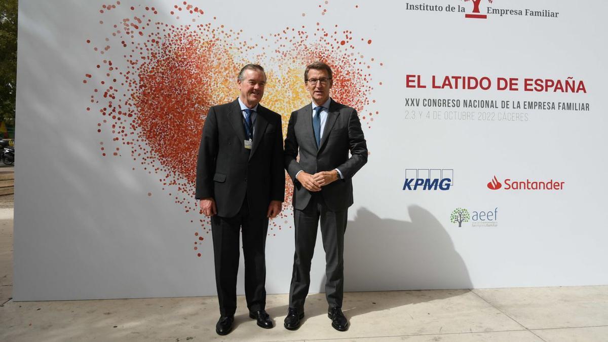 Andrés Sendagorta, president de l’IEF, en rebre Alberto Núñez Feijóo,  president del PP | IEF
