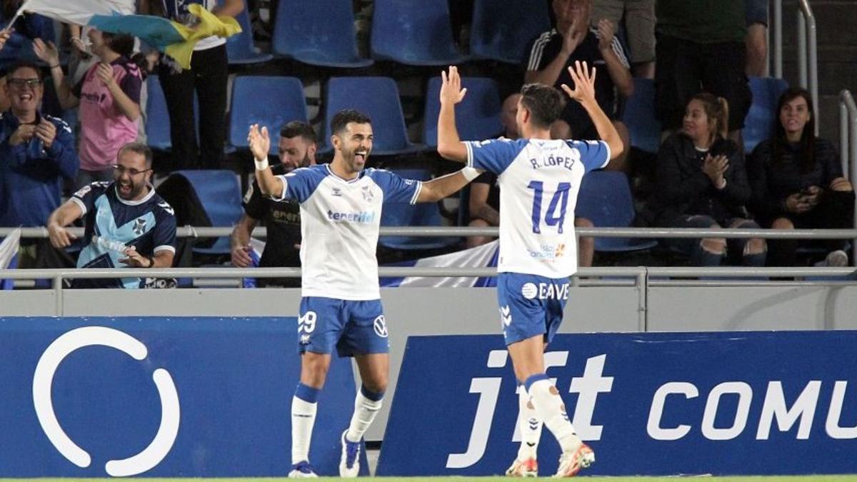 Ángel Rodríguez celebra un gol con el zaragozano Roberto López en el Tenerife.