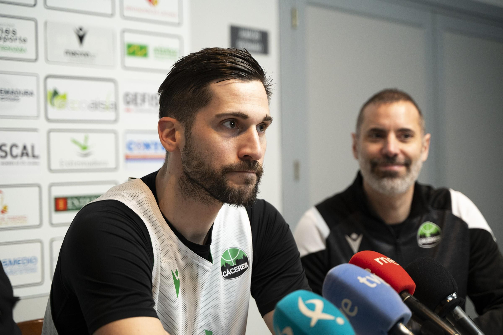 Presentación de Niko Rakocevic como nuevo jugador del Cáceres