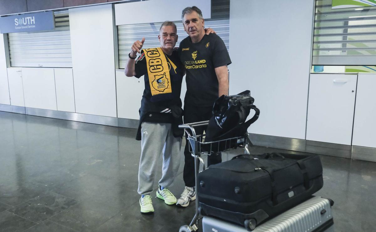 Nestor 'Che' García, nuevo técnico del CB Gran Canaria su llegada al aeropuerto de Gran Canaria