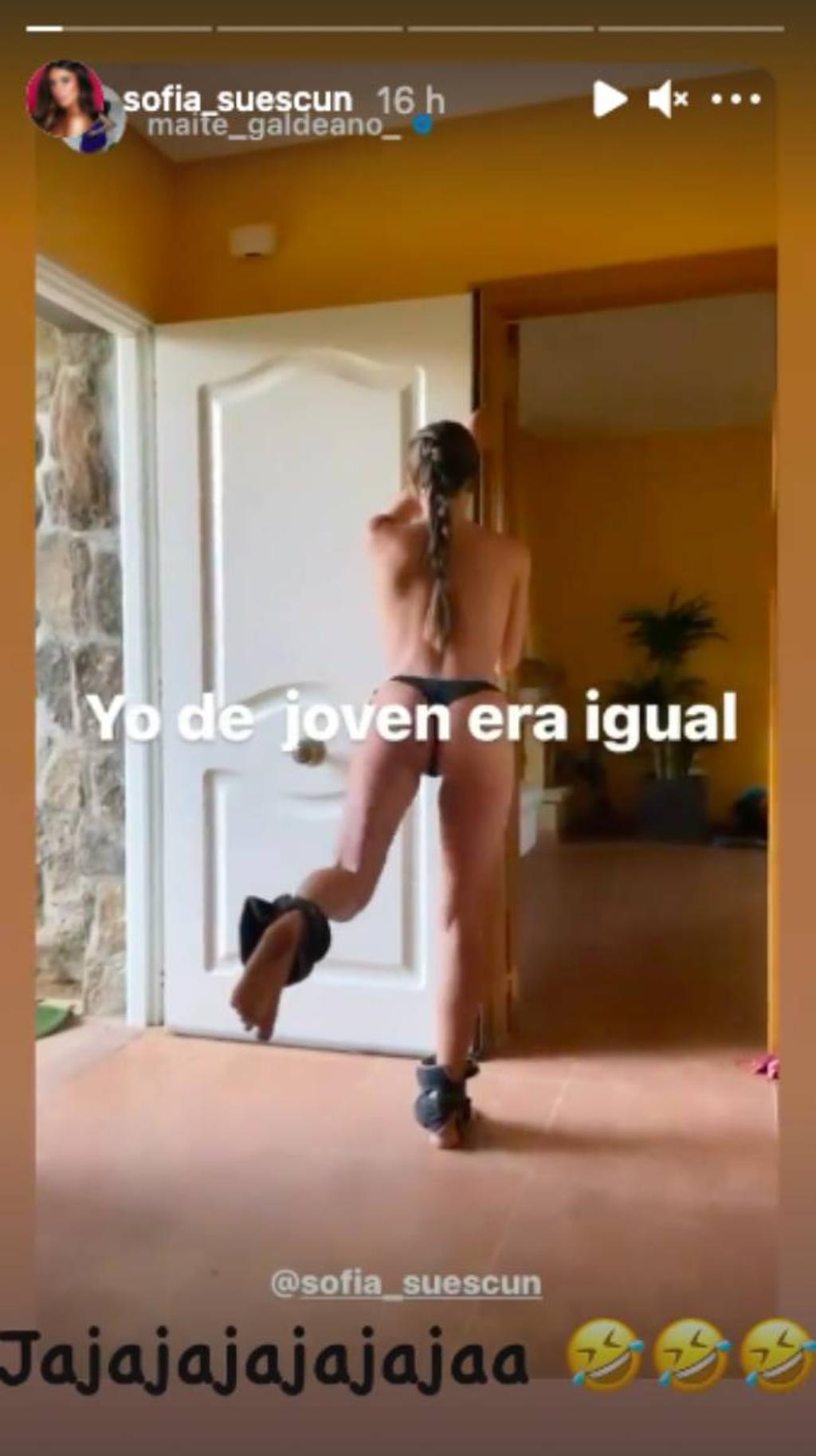 Sofía Suescun haciendo ejercicio en topless