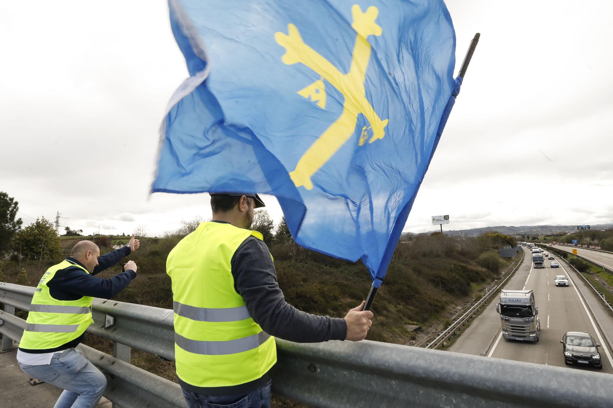 EN IMÁGENES: Así está siendo el paro del transporte en Asturias