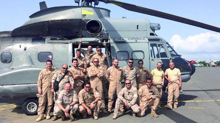 Personal del 802 Escuadrón del SAR Canarias que participó en el ejercicio en Senegal.