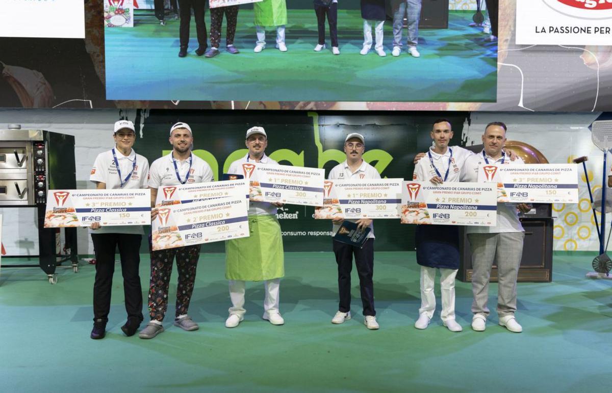 Podio con los chefs premiados del certamen de jóvenes cocineros. | | ED/LOT