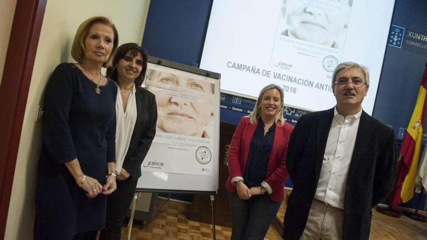 María Villar, Silvia Dorado, Raimundo Gulín y Montserrat Souto en el acto de presentación. // Brais Lorenzo