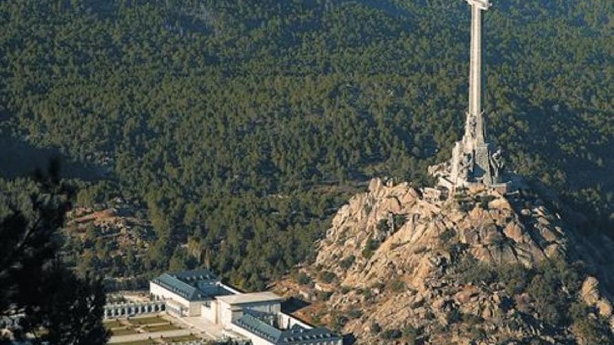 Una vista del Valle de los Caídos desde el monte Abantos, en la Sierra de Gredos.