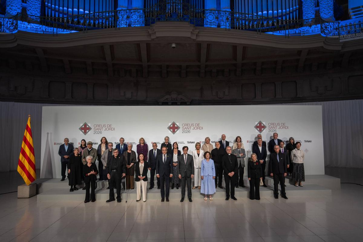 Foto de familia de la entrega de la Creu de Sant Jordi 2026.