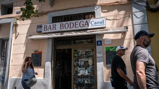 El rètol de la discòrdia, al Bar Bodega Carol.
