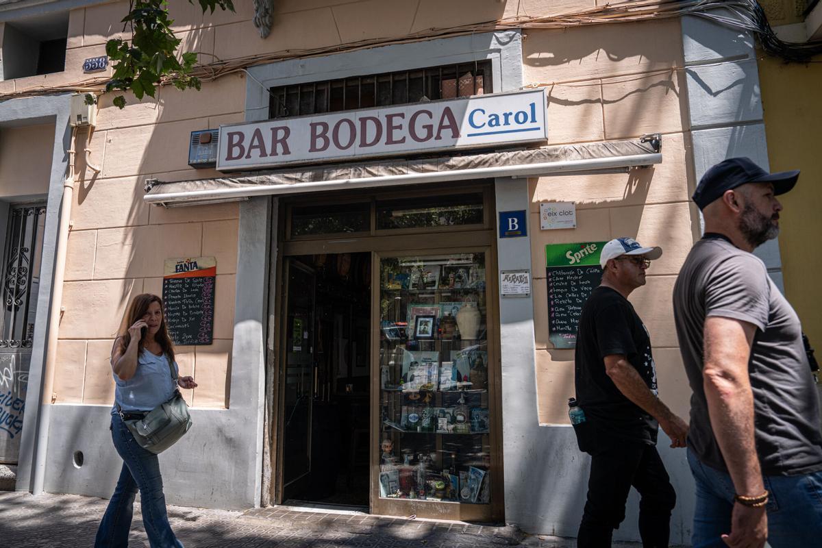 La pugna con dos bodegas históricas lleva a Barcelona a estudiar cómo preservar rótulos de locales