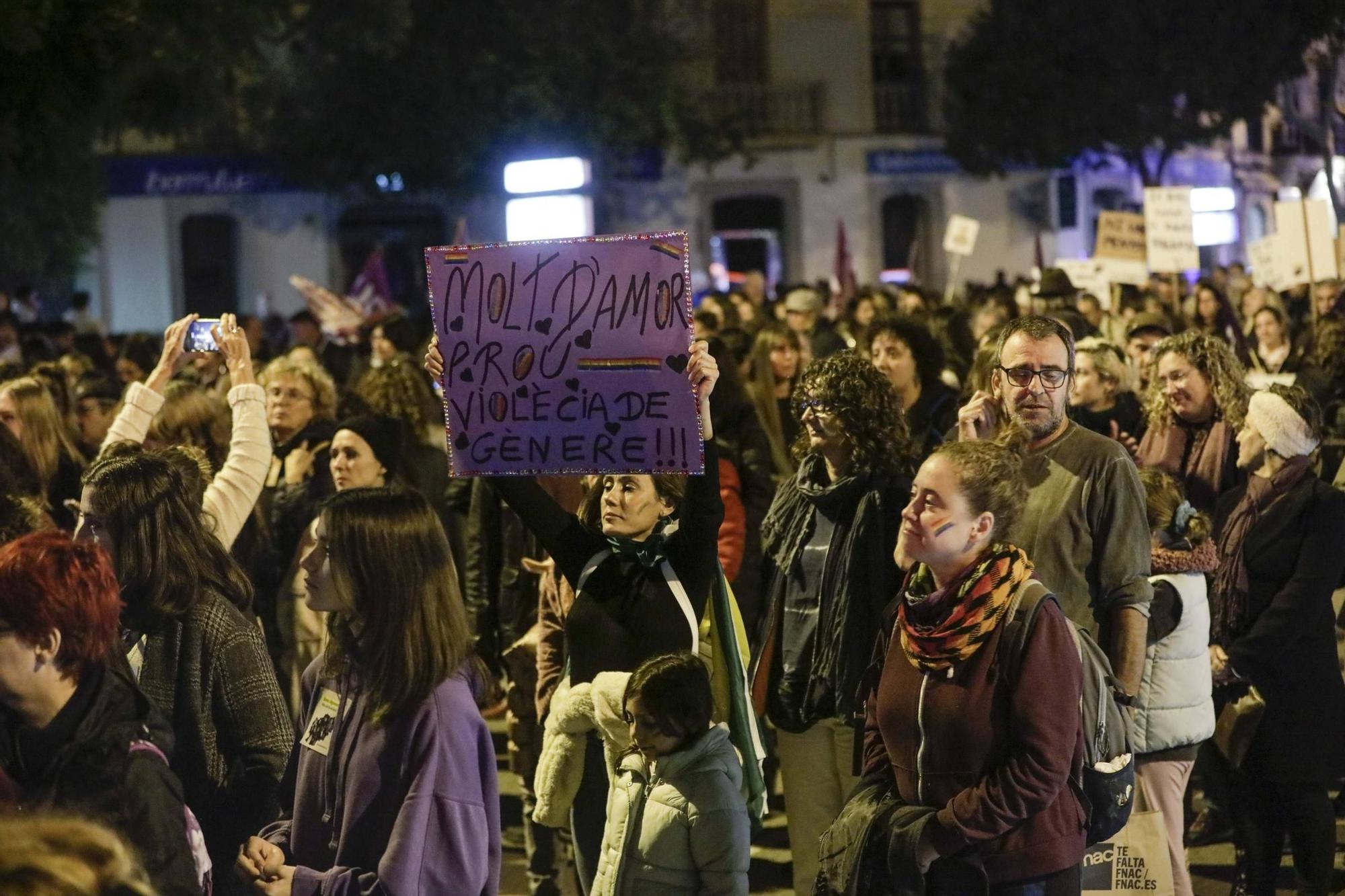 Manifestación 25N en Mallorca: Las feministas de Mallorca hacen suyo el «se ha acabado»