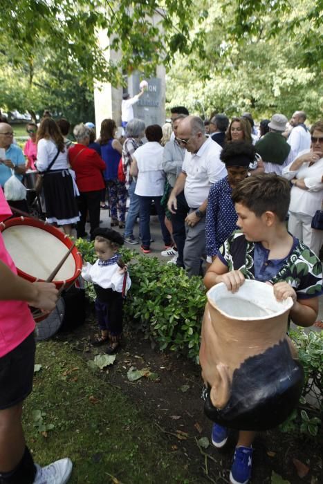 Homenaje a Fleming de los vecinos de Cimadevilla