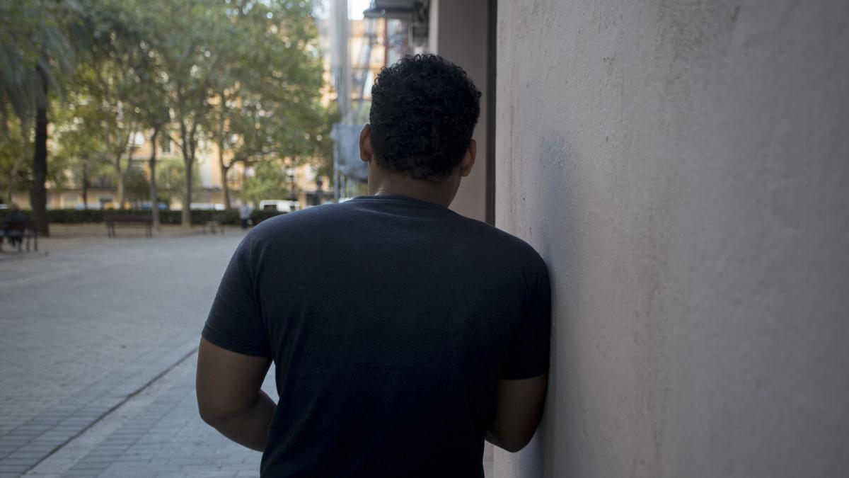 Alejandro en una de las calles de València.