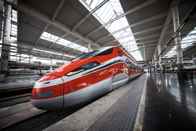 Retrasos en la alta velocidad Madrid-Barcelona por una incidencia en el suministro eléctrico