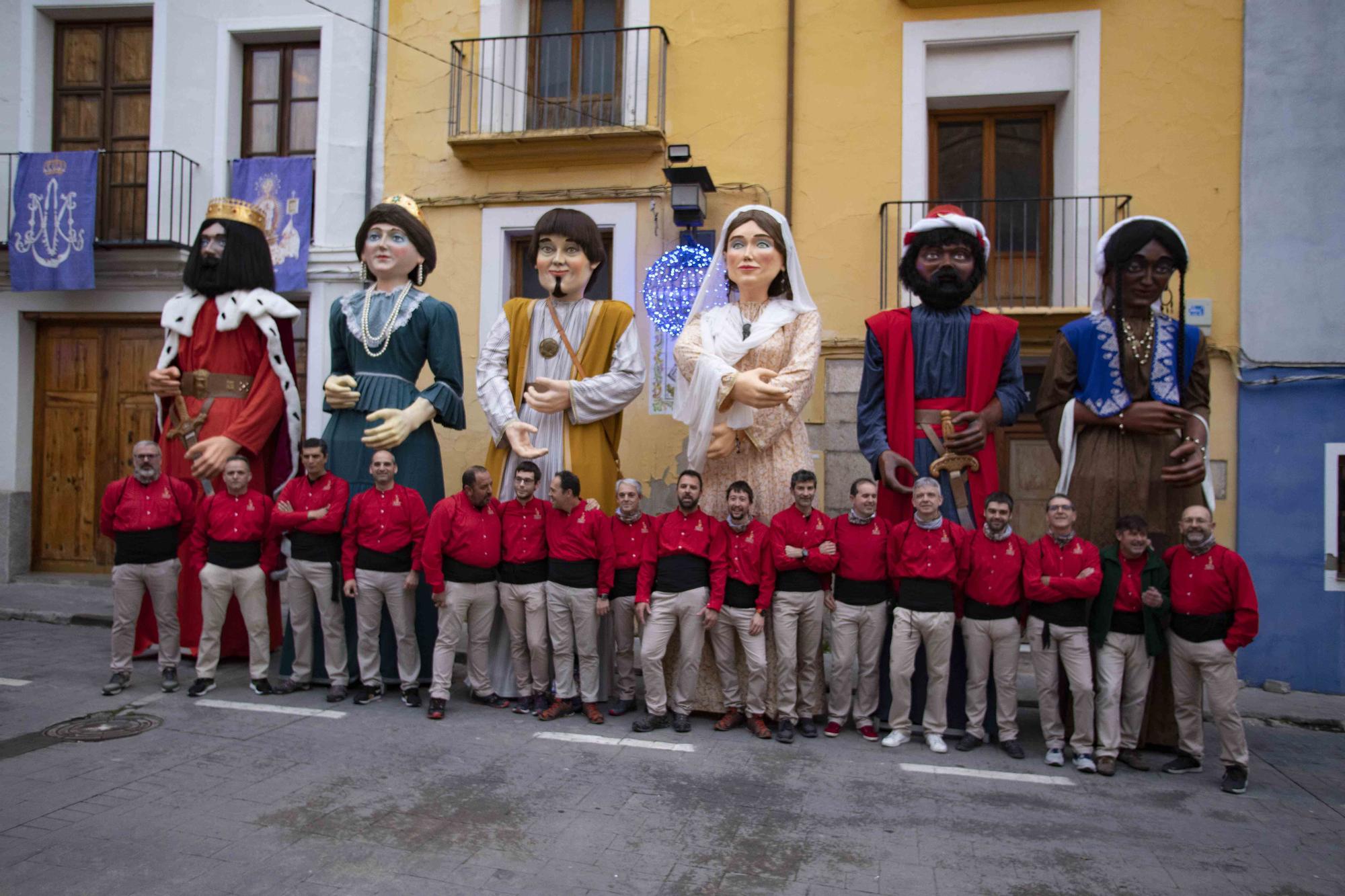 Ontinyent se vuelca con la tradiconal procesión de la Puríssima