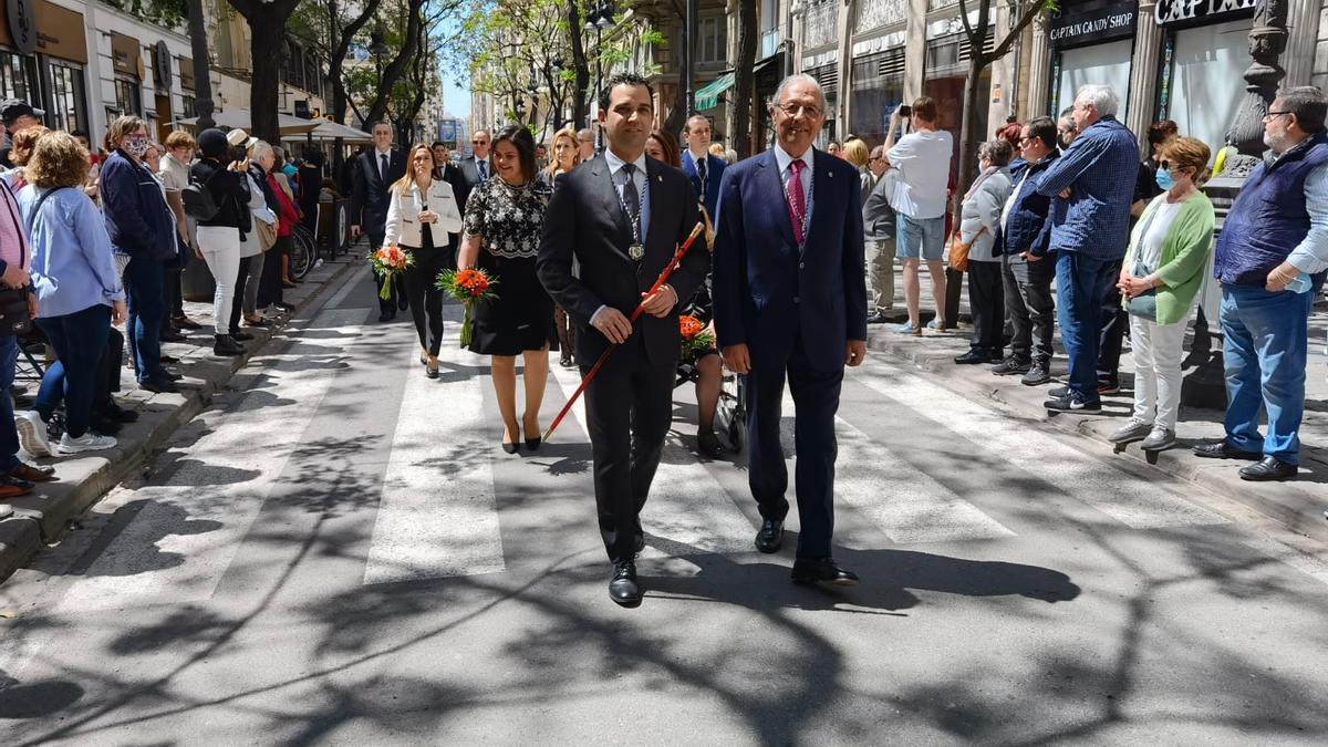 Participación del Altar de la Canyada y el alcalde de Paterna en la procesión de València.