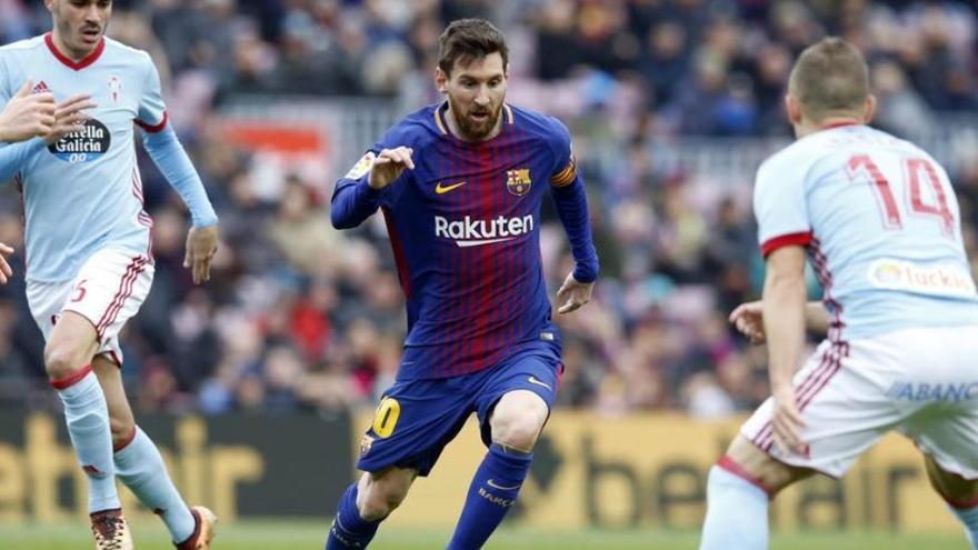 Leo Messi envoltat de rivals gallecs.
