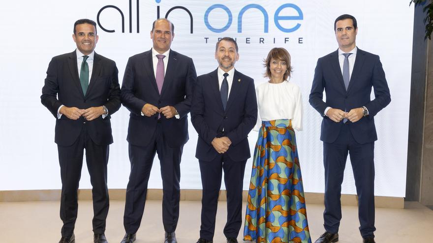 CaixaBank inaugura en Santa Cruz su centro ‘all in one’, el primero de Canarias