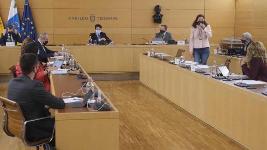 Unanimous agreement to withdraw from Franco the title of Adoptive Son of the Island