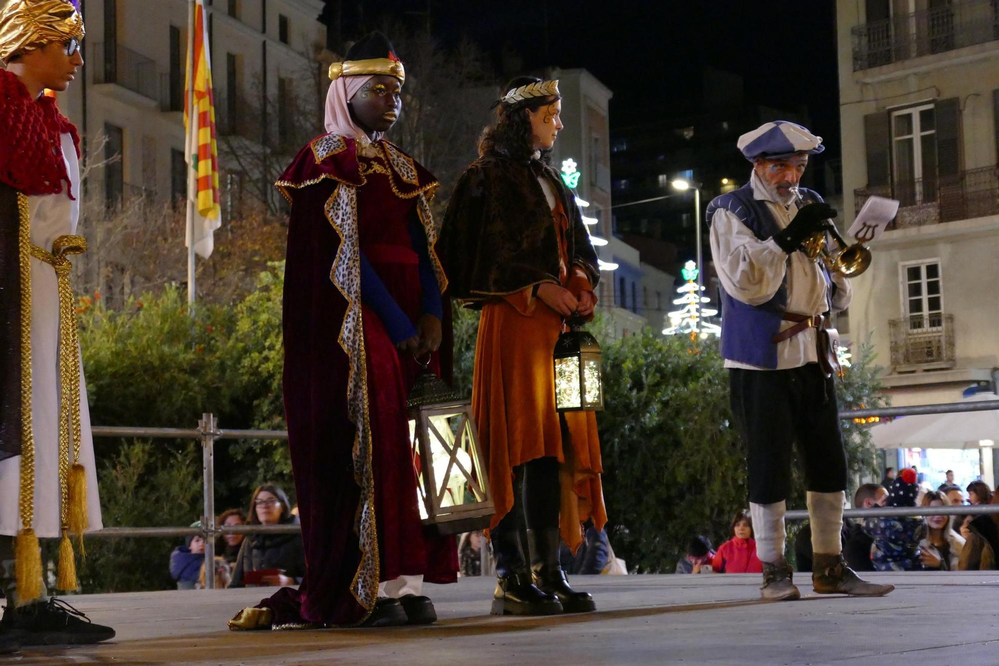 En Fumera, la Nadalina, el Tió i els capgrossos coincideixen al centre de Figueres