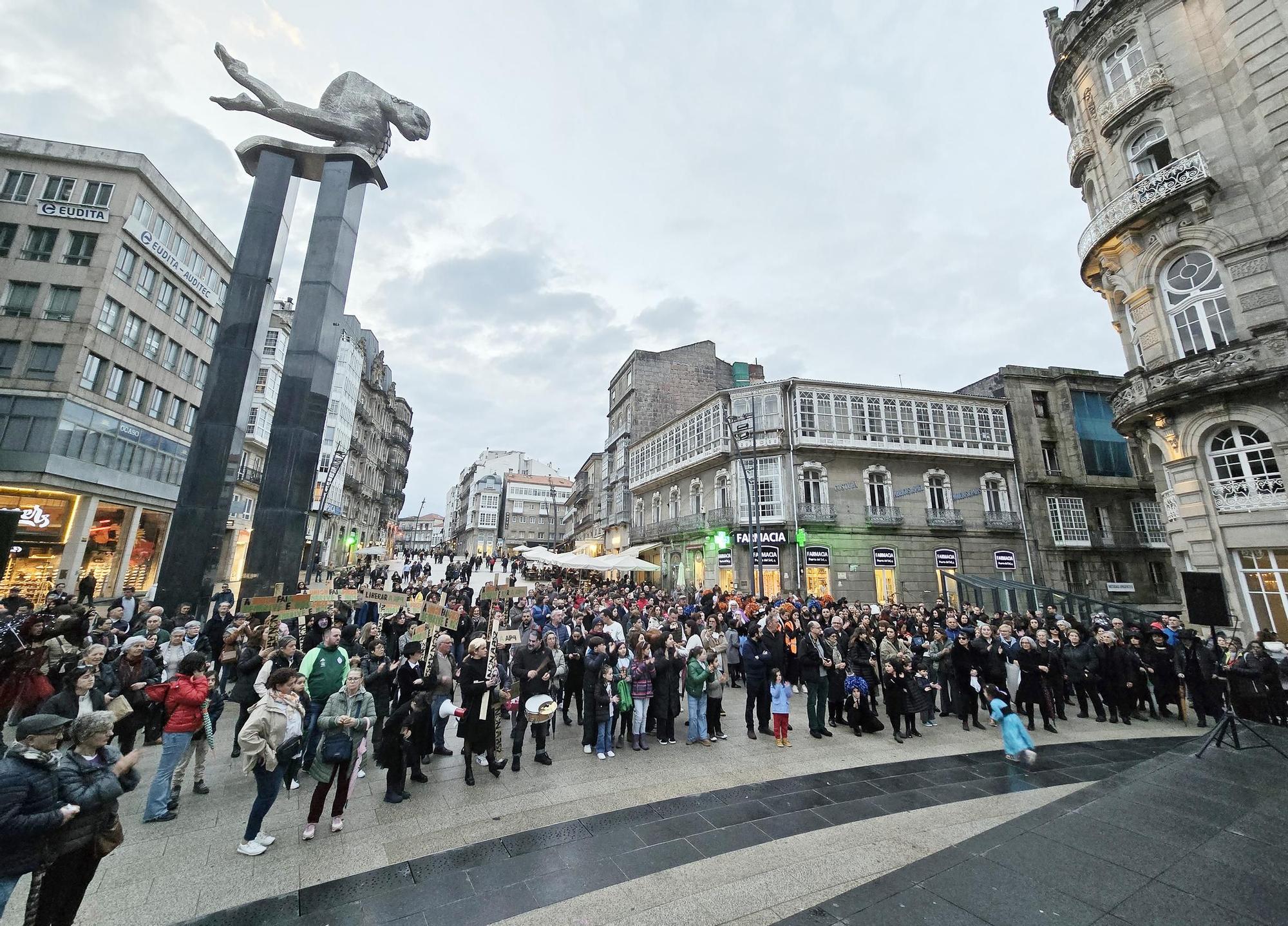 Comitiva fúnebre y premios del desfile finalizan el Carnaval en Vigo