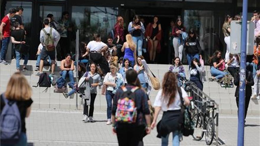 Más de 3.500 aspirantes a auxiliar administrativo de Sanidad en Castellón